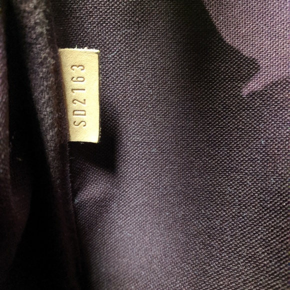 Louis Vuitton Favorite MM Cross Body Bag - Picture 5 of 8